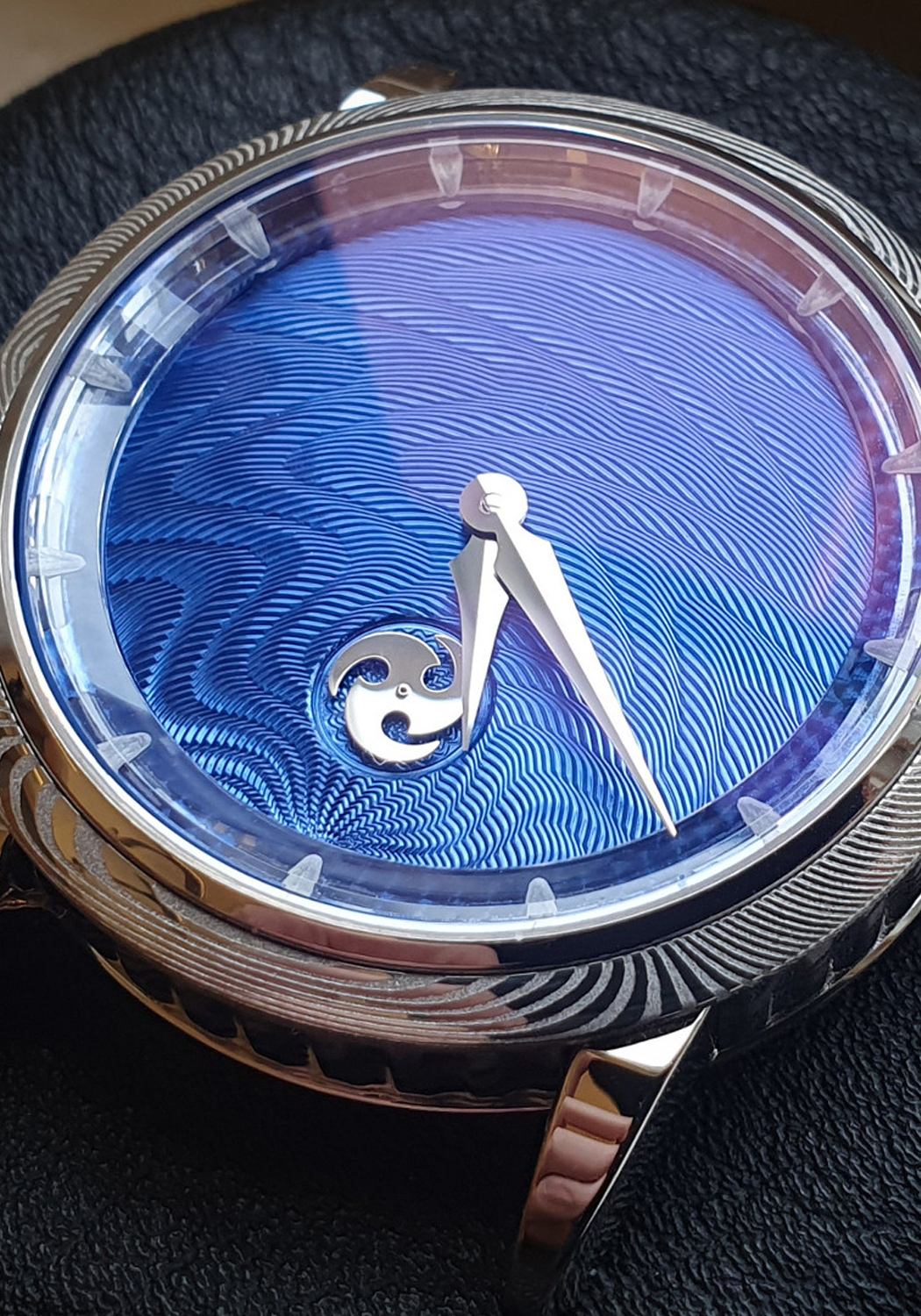 GoS Norrsken Northern Lights Blue Hand-Guilloché Dial | LE50 | OsterJewelers.com