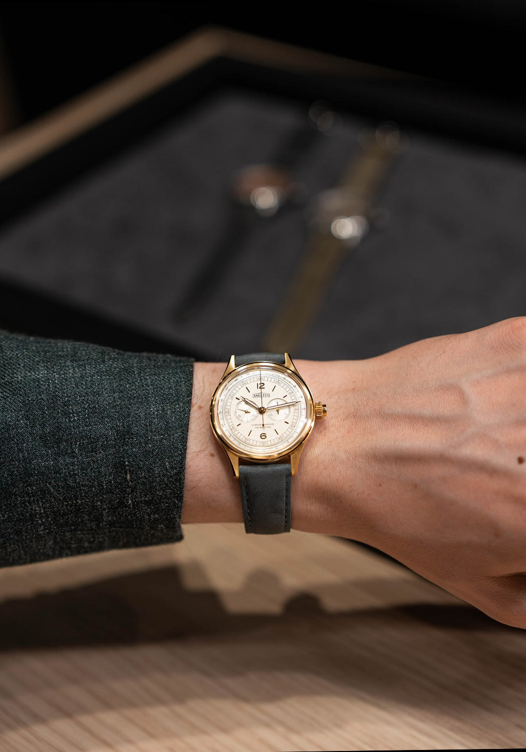 Angelus Chronographe Télémètre Yellow Gold White Caseback | 0CHC.QI01A.V010Q | OsterJewelers.com