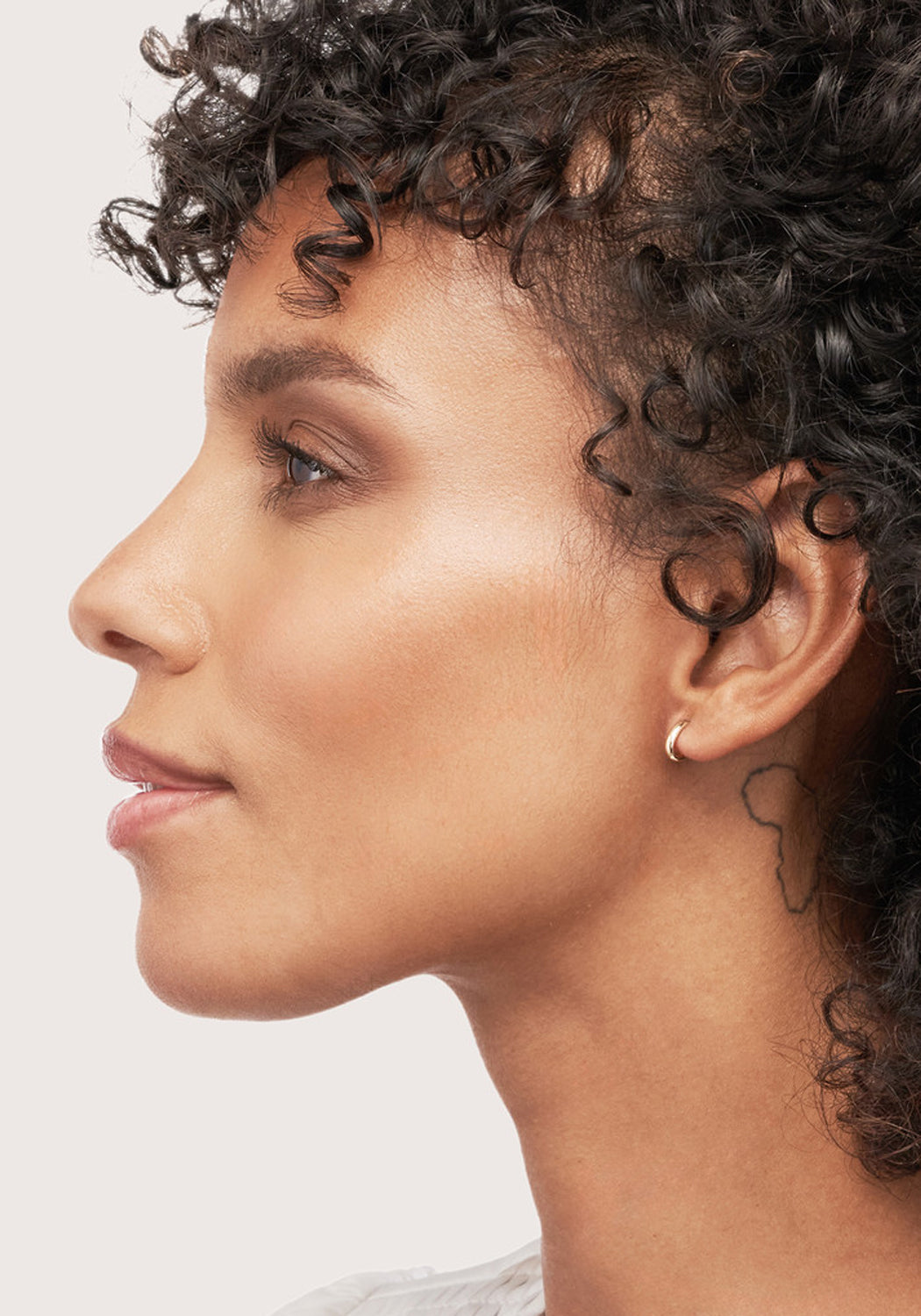 MO & ME 14KYG Small Open Huggie Hoop Earrings | Cherry Creek North | Denver | OsterJewelers.com