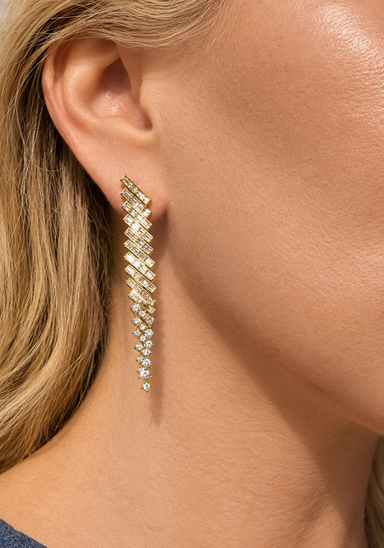 Model wearing 18K yellow gold baguette and round diamond dangle.