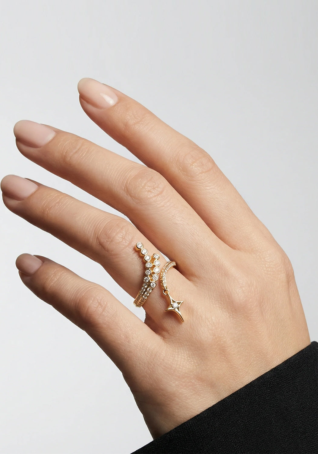 Shown on a mode's hand, the trailing design of the Sybarite Falling Star Ring can be worn up or down