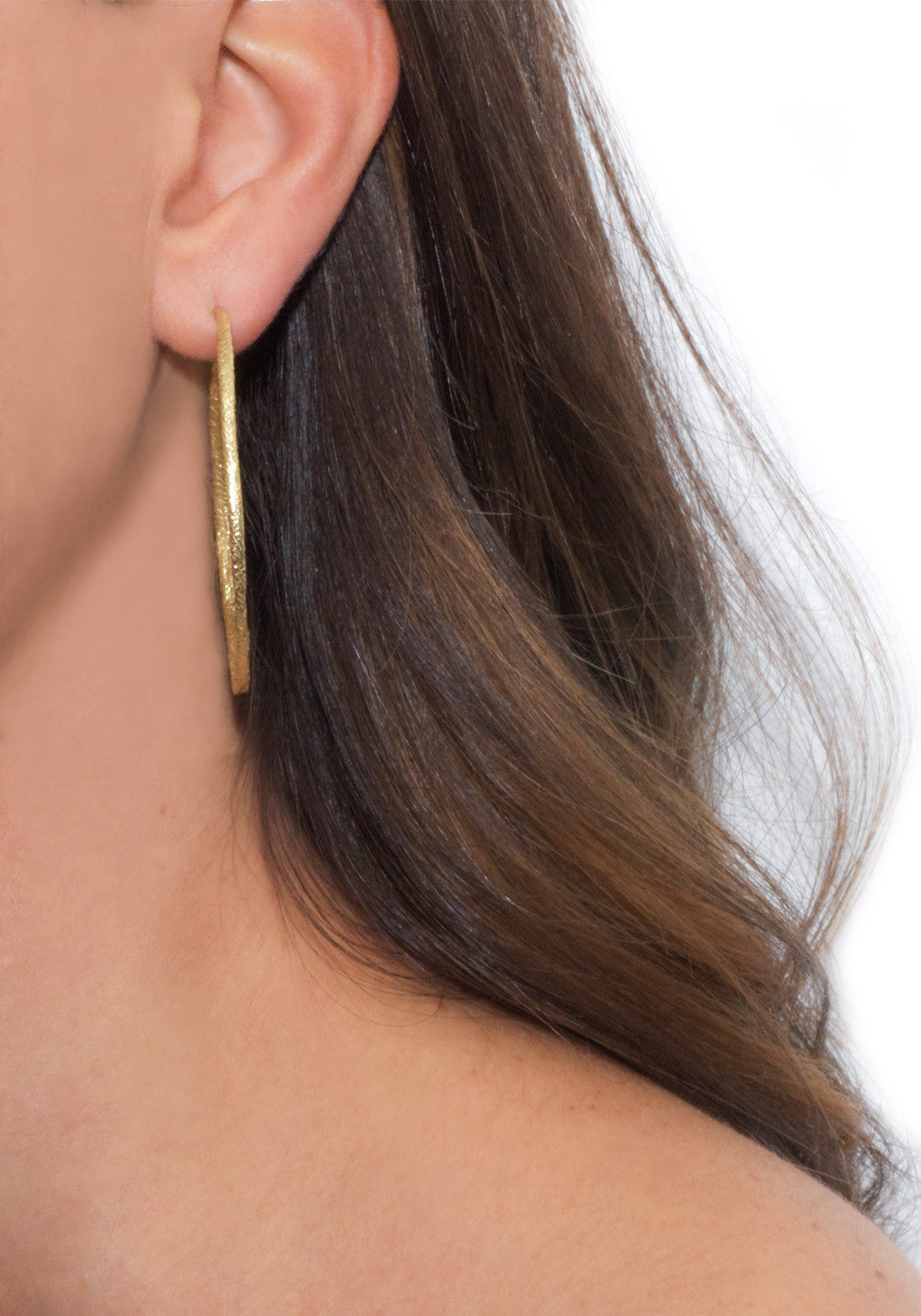 Dominique Cohen 18K Yellow Gold Textured Hoop Earrings | OsterJewelers.com