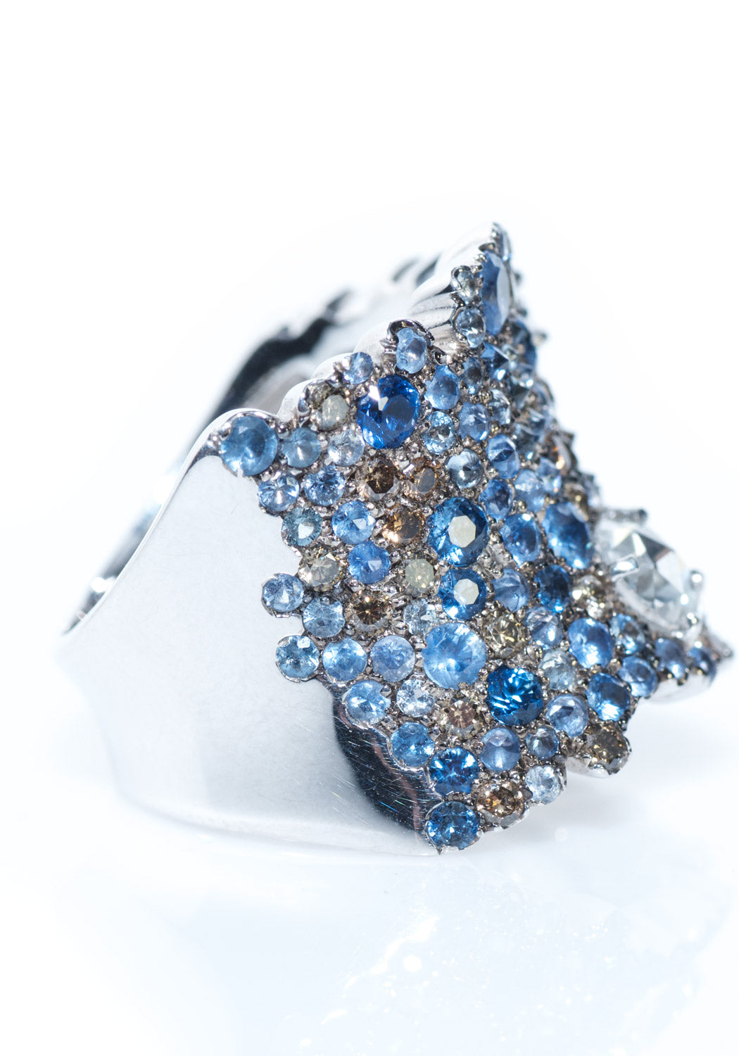 Stefan Hafner Lunar 18KWG Wide Diamond & Sapphire Ring | OsterJewelers.com